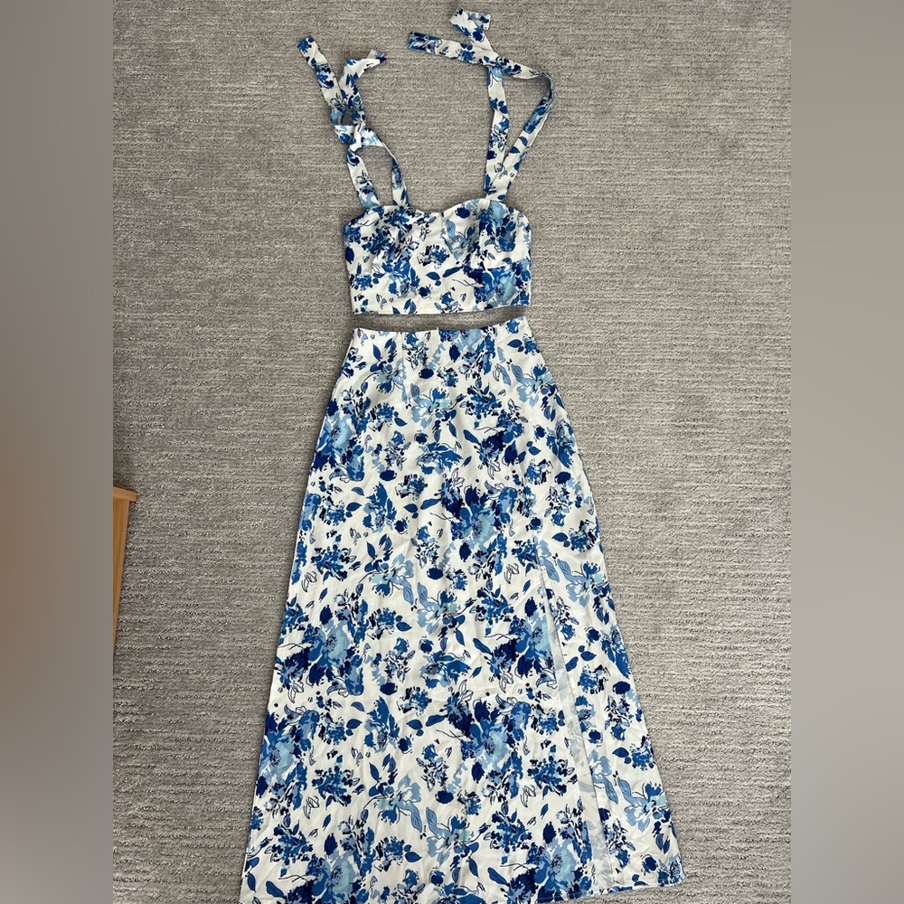 SHEIN Blue and White Floral Top and Skirt Two Piece Size XS